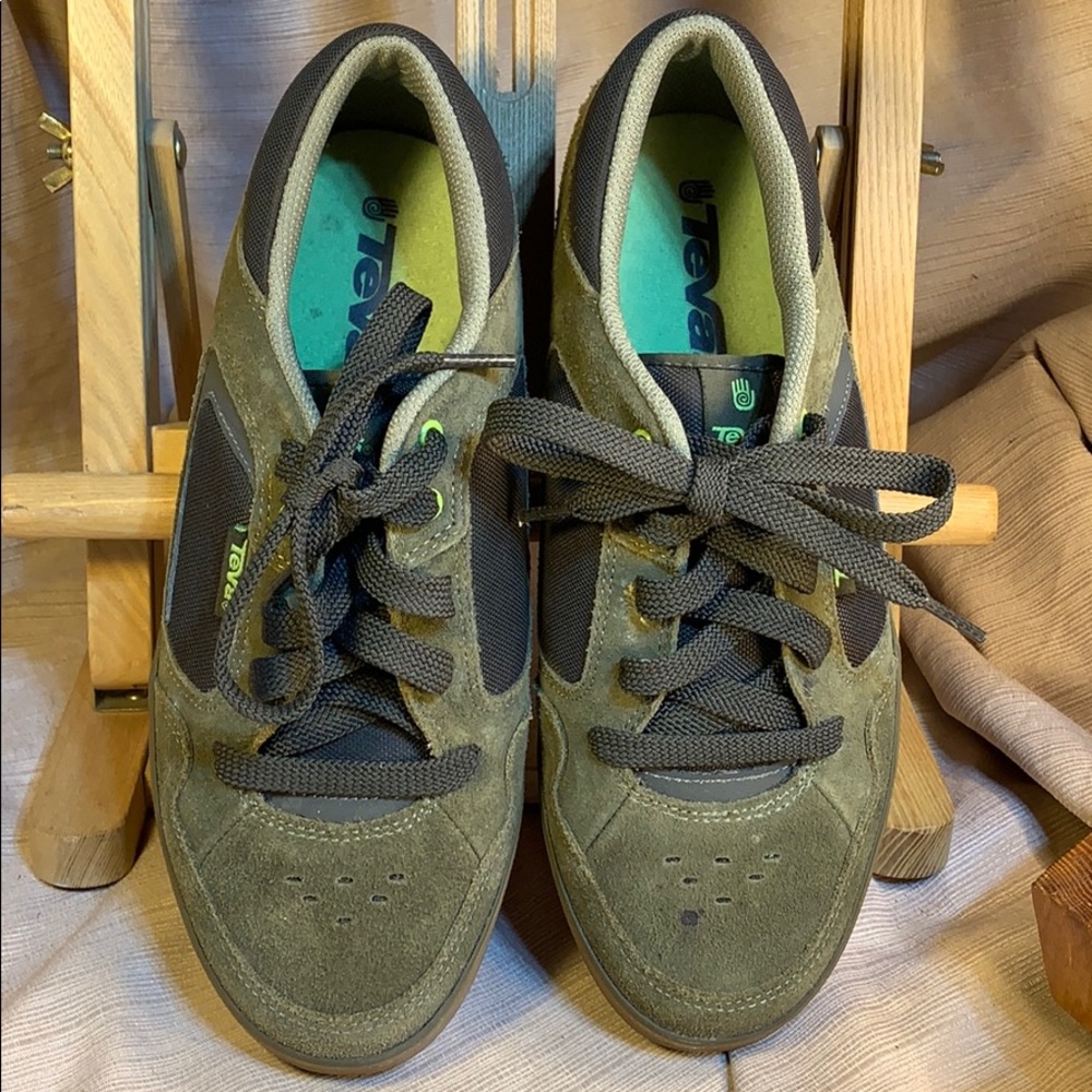 TEVA Spyder NWOT sneakers/hiking trail shoes laces